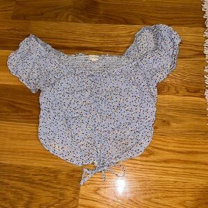 Super Cute Blouse/Crop Top. Off the shoulder style - super cute daisies!